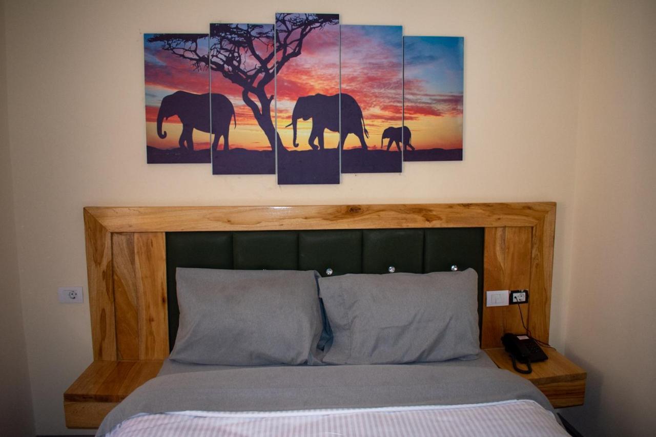 Choice Guest House 2 Addis Abeba Esterno foto